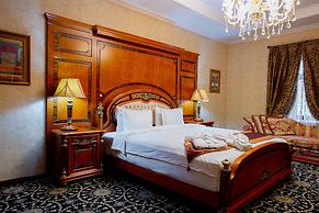 Shah Palace Luxury Museum Hotel