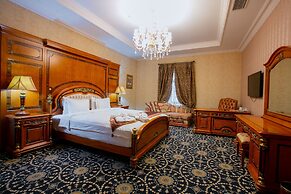 Shah Palace Luxury Museum Hotel
