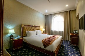 Shah Palace Luxury Museum Hotel