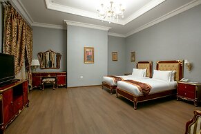 Shah Palace Luxury Museum Hotel