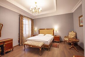 Shah Palace Luxury Museum Hotel