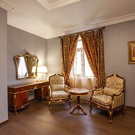 Shah Palace Luxury Museum Hotel