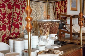 Shah Palace Luxury Museum Hotel