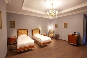 Shah Palace Luxury Museum Hotel
