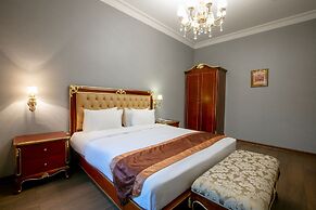 Shah Palace Luxury Museum Hotel