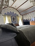 Oakcliff Bed and Breakfast