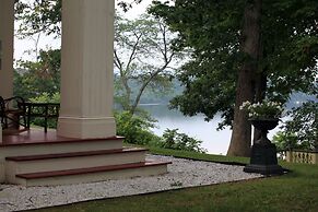 Oakcliff Bed and Breakfast