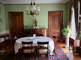 Oakcliff Bed and Breakfast