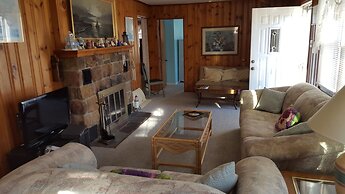 The Beach House - Only six houses from the beach