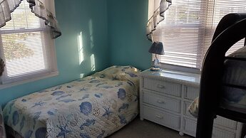 The Beach House - Only six houses from the beach