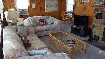 The Beach House - Only six houses from the beach