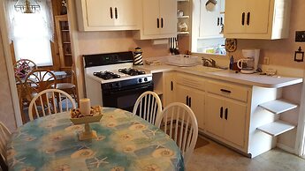 The Beach House - Only six houses from the beach