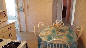 The Beach House - Only six houses from the beach