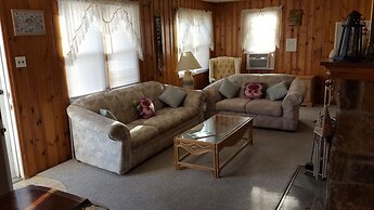 The Beach House - Only six houses from the beach