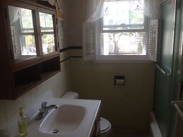 The Beach House - Only six houses from the beach