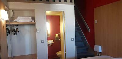 Kyriad Direct Poitiers - Gare du Futuroscope