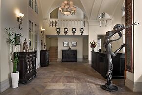 Palace Gate Hotel & Residence By EHM