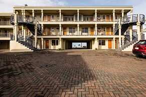 Pebble Beach Motor Inn