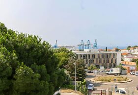 B&B HOTEL Marseille Estaque