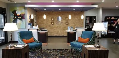 Comfort Inn & Suites Tulsa I-44 West - Rt 66