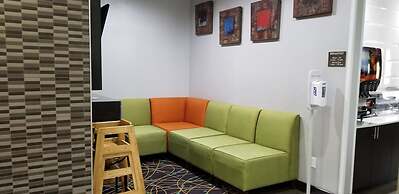 Comfort Inn & Suites Tulsa I-44 West - Rt 66