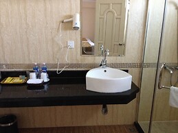 Classic Hoang Long Hotel