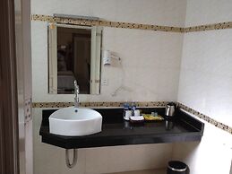 Classic Hoang Long Hotel