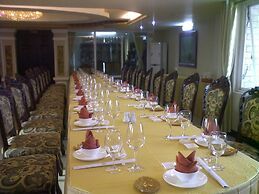 Classic Hoang Long Hotel