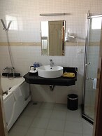 Classic Hoang Long Hotel