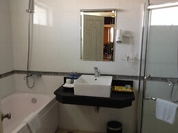 Classic Hoang Long Hotel