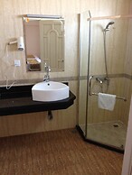 Classic Hoang Long Hotel