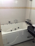 Classic Hoang Long Hotel