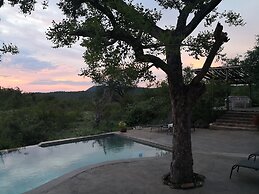 Mbizi Bush Lodge