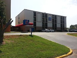 Motel 6 Jackson, TN