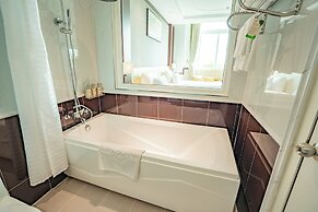 Van Phat Riverside Hotel