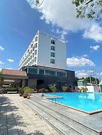 Van Phat Riverside Hotel