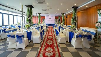 Van Phat Riverside Hotel