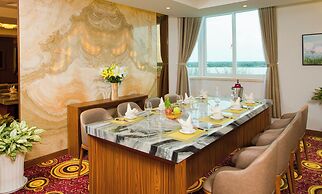 Van Phat Riverside Hotel