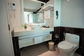 Van Phat Riverside Hotel