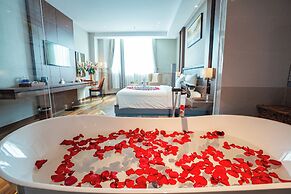 Van Phat Riverside Hotel