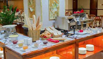 Van Phat Riverside Hotel