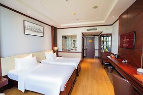 Van Phat Riverside Hotel