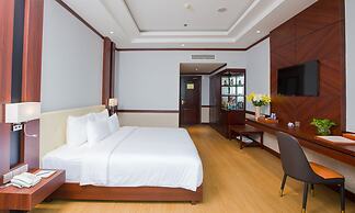 Van Phat Riverside Hotel