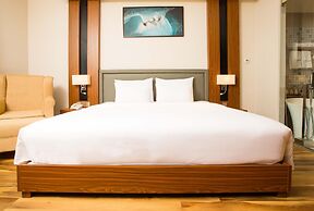 Van Phat Riverside Hotel