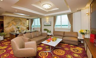 Van Phat Riverside Hotel