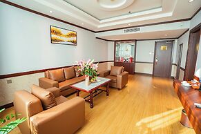 Van Phat Riverside Hotel