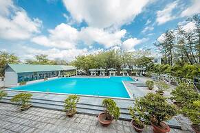 Van Phat Riverside Hotel