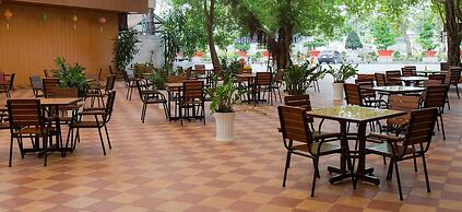 Van Phat Riverside Hotel