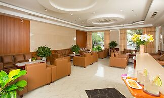 Van Phat Riverside Hotel