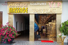 Van Phat Riverside Hotel
